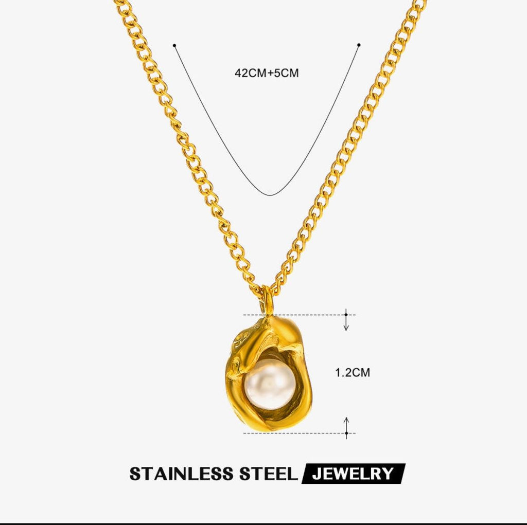 Gold Pearl Pendant Necklace